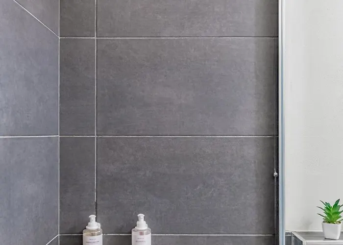 לינה וארוחת בוקר Varenna Guest House