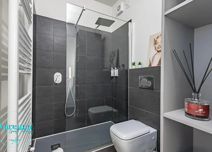 לינה וארוחת בוקר Varenna Guest House