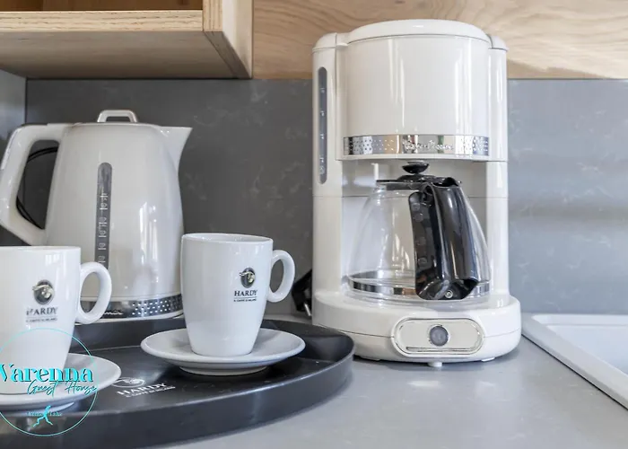 לינה וארוחת בוקר Varenna Guest House ורנה